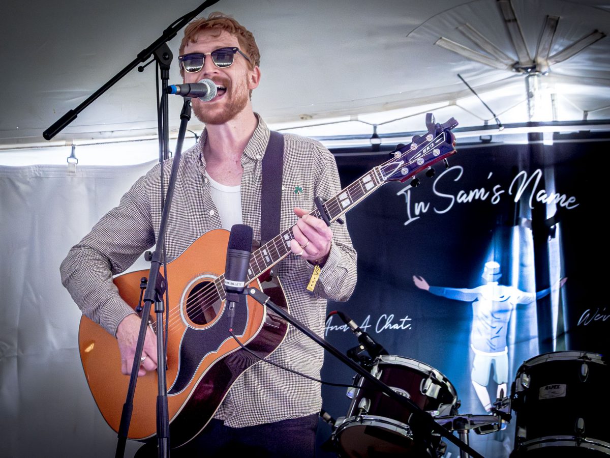 Local artist Jamie Foxx performing acoustic set at Spongefest
