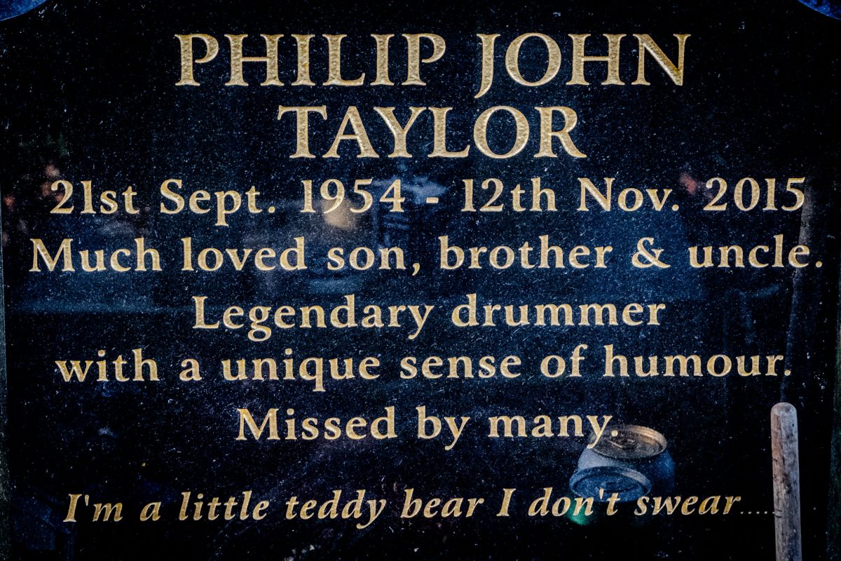 Close-up of headstone text and quote: "I'm a little teddy bear I don't swear."