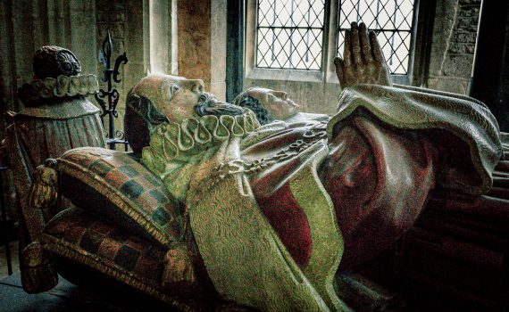 Reclining effigy of Sir Lawrence Tanfield on his tomb, Burford Church.