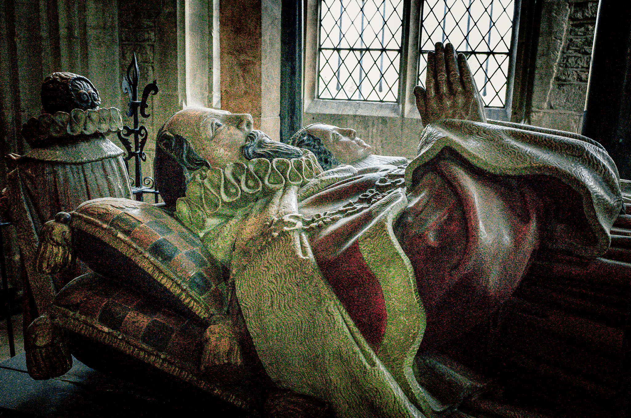 Reclining effigy of Sir Lawrence Tanfield on his tomb, Burford Church.
